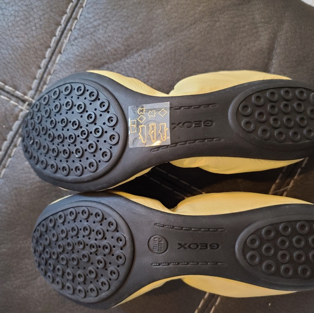 Flats - Picture 2 of 3
